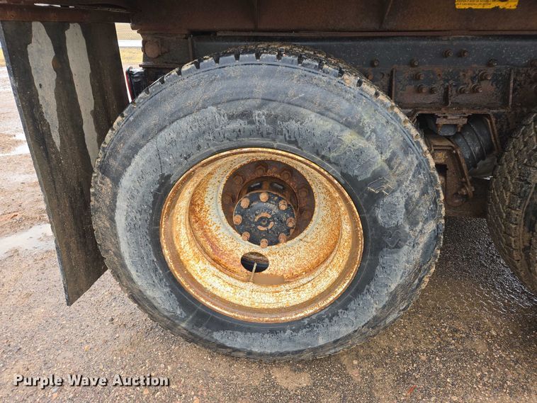 image for item DY1407 1999 Sterling Truck L7501 dump truck