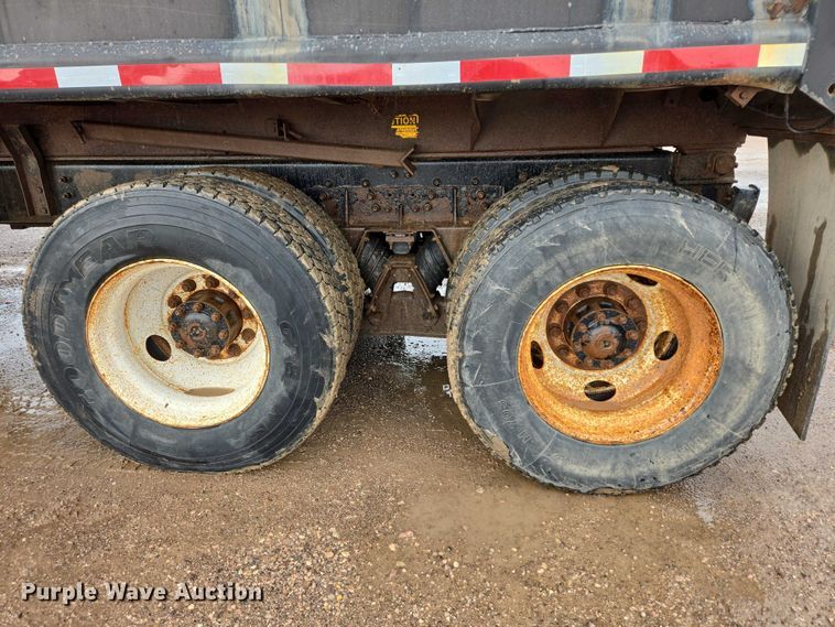 image for item DY1407 1999 Sterling Truck L7501 dump truck