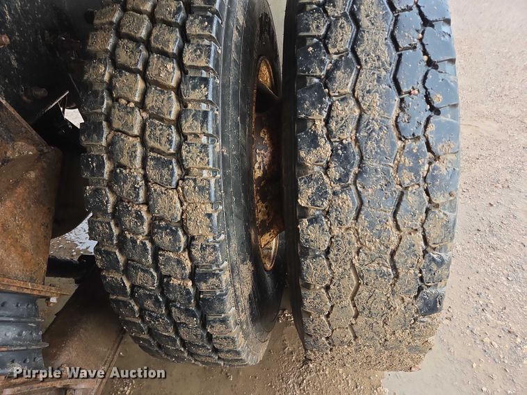 image for item DY1407 1999 Sterling Truck L7501 dump truck