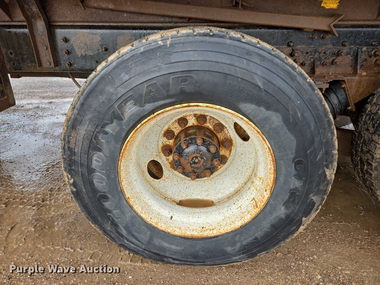 image for item DY1407 1999 Sterling Truck L7501 dump truck