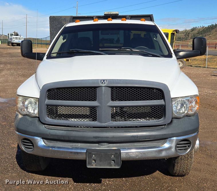 image for item DY1408 2004 Dodge Ram 3500 flatbed pickup truck