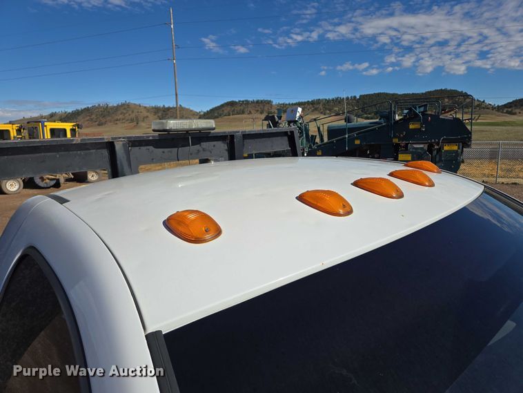 image for item DY1408 2004 Dodge Ram 3500 flatbed pickup truck