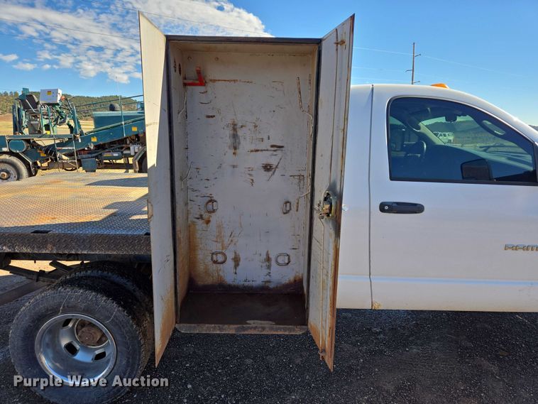 image for item DY1408 2004 Dodge Ram 3500 flatbed pickup truck