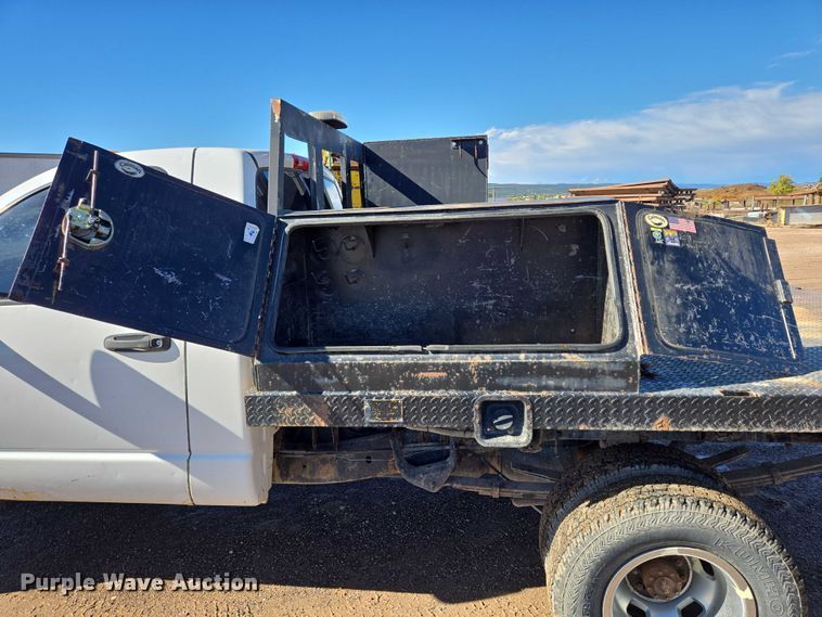 image for item DY1408 2004 Dodge Ram 3500 flatbed pickup truck