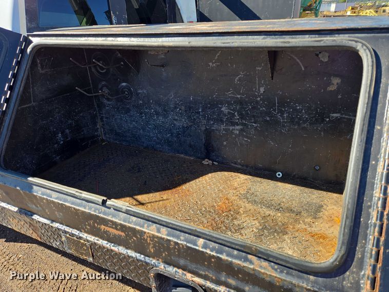 image for item DY1408 2004 Dodge Ram 3500 flatbed pickup truck