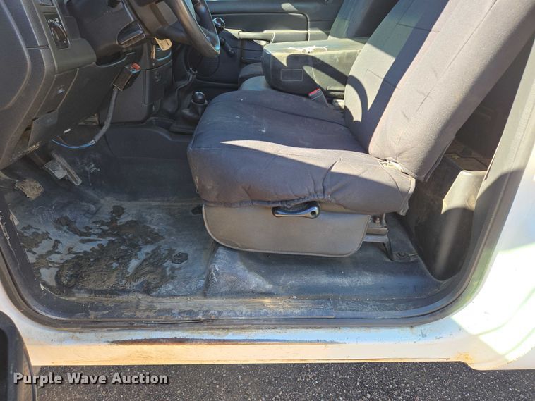 image for item DY1408 2004 Dodge Ram 3500 flatbed pickup truck