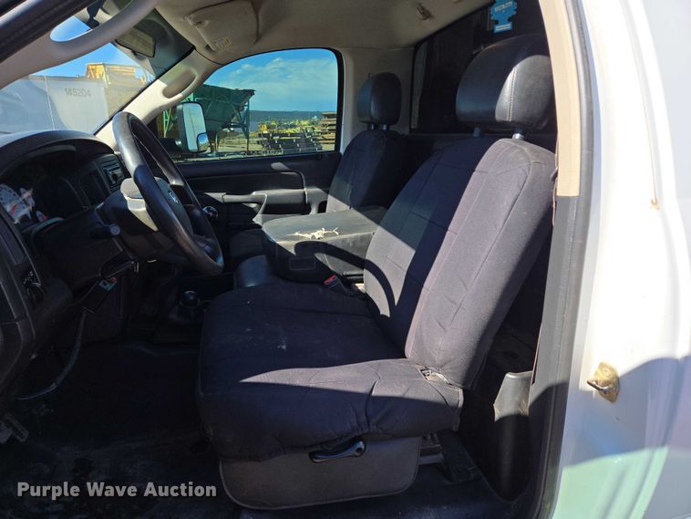 image for item DY1408 2004 Dodge Ram 3500 flatbed pickup truck