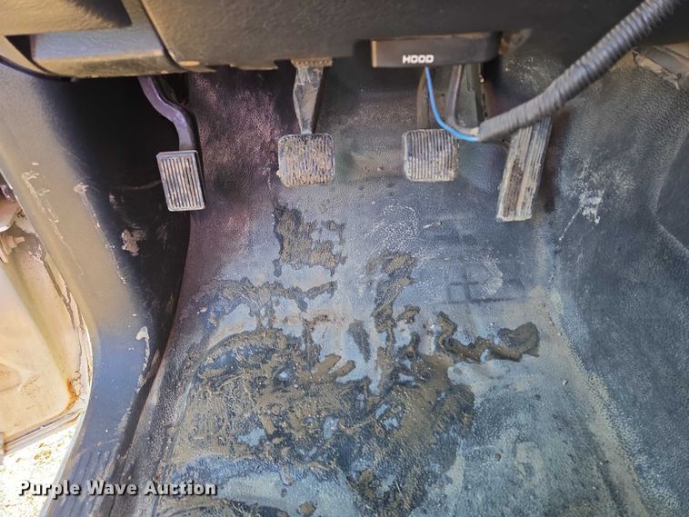 image for item DY1408 2004 Dodge Ram 3500 flatbed pickup truck