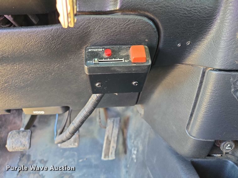 image for item DY1408 2004 Dodge Ram 3500 flatbed pickup truck