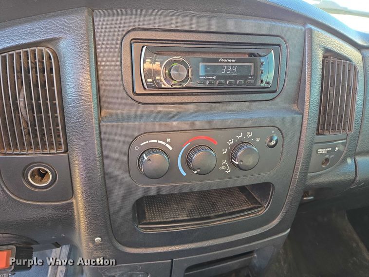 image for item DY1408 2004 Dodge Ram 3500 flatbed pickup truck