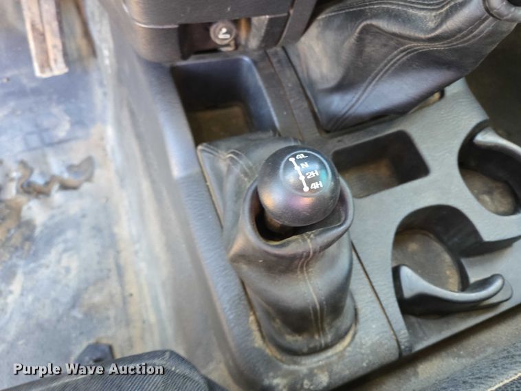 image for item DY1408 2004 Dodge Ram 3500 flatbed pickup truck