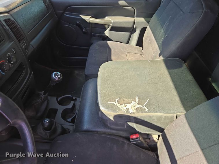 image for item DY1408 2004 Dodge Ram 3500 flatbed pickup truck