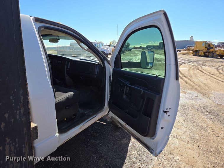 image for item DY1408 2004 Dodge Ram 3500 flatbed pickup truck