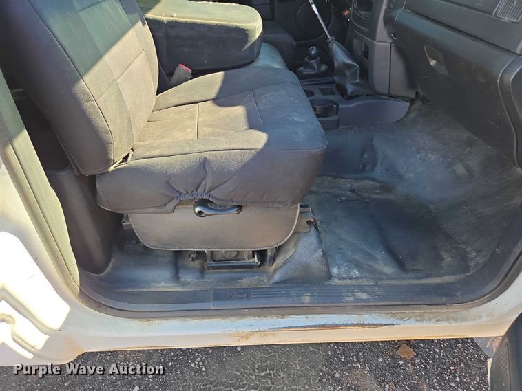 image for item DY1408 2004 Dodge Ram 3500 flatbed pickup truck