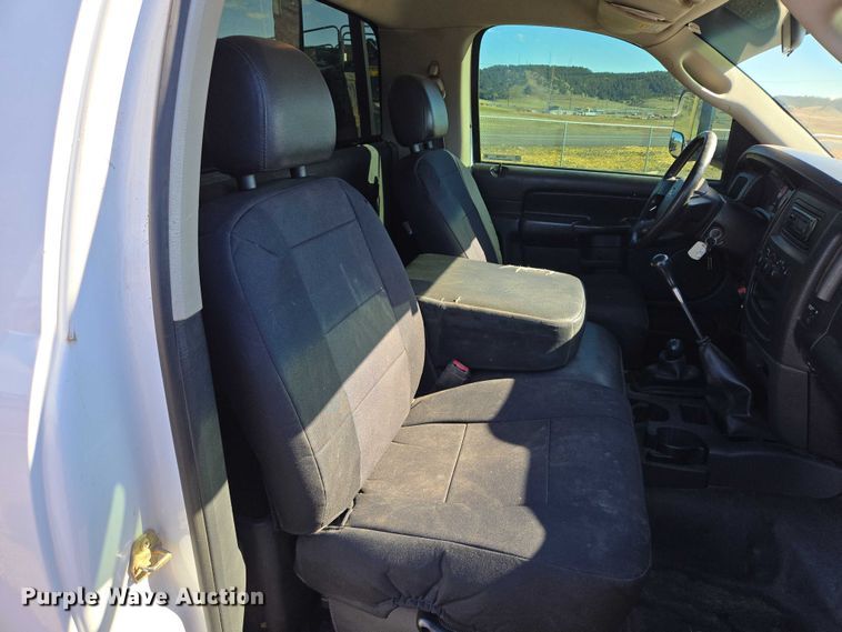 image for item DY1408 2004 Dodge Ram 3500 flatbed pickup truck