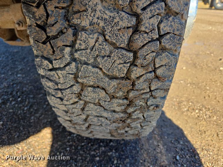 image for item DY1408 2004 Dodge Ram 3500 flatbed pickup truck