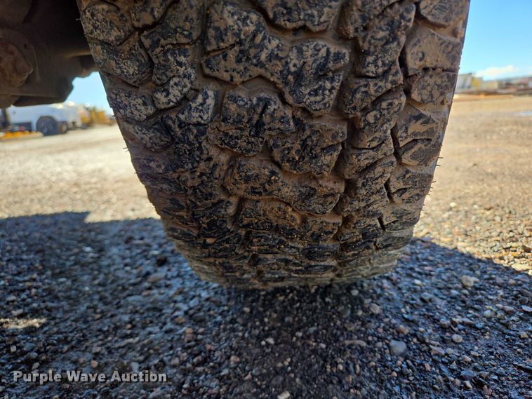 image for item DY1408 2004 Dodge Ram 3500 flatbed pickup truck