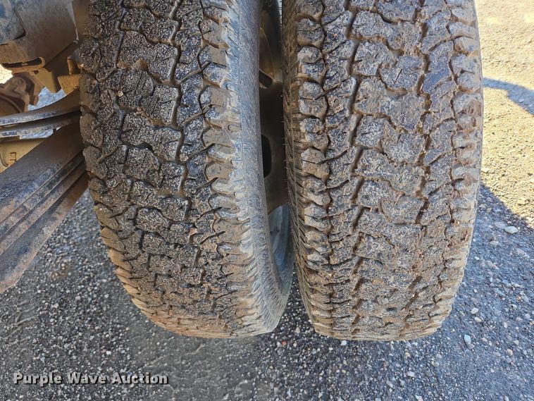 image for item DY1408 2004 Dodge Ram 3500 flatbed pickup truck