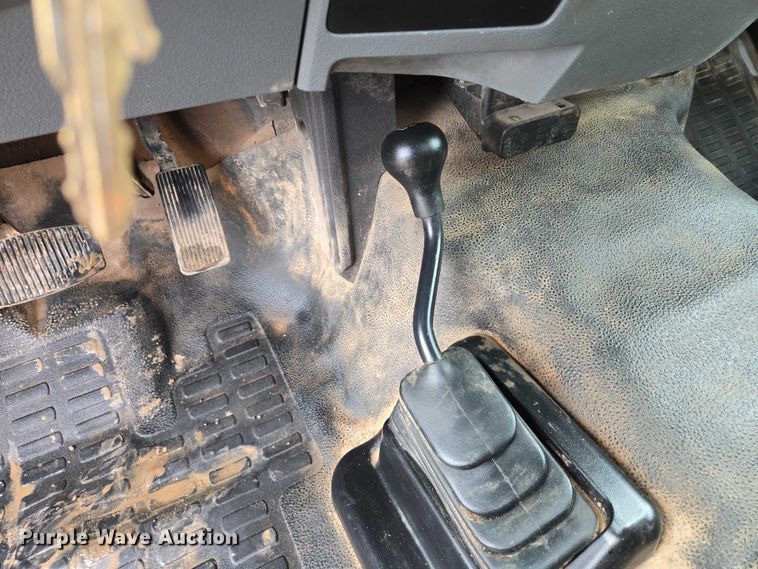 image for item DY1409 2012 Ford F350 Super Duty XL utility bed pickup truck