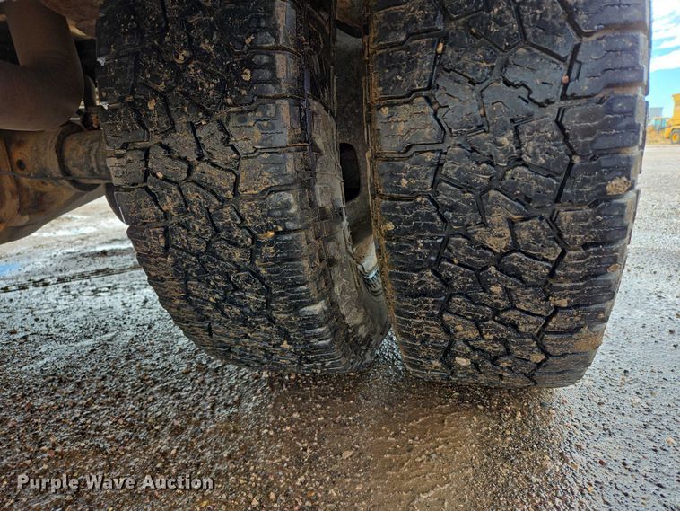 image for item DY1409 2012 Ford F350 Super Duty XL utility bed pickup truck