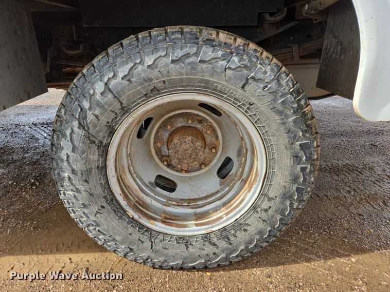 image for item DY1409 2012 Ford F350 Super Duty XL utility bed pickup truck