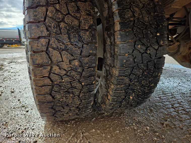 image for item DY1409 2012 Ford F350 Super Duty XL utility bed pickup truck