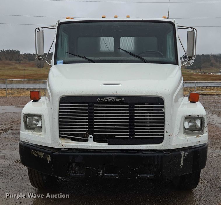 image for item DY1412 1992 Freightliner FL70 flatbed pickup truck