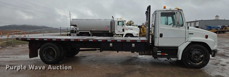 image for item DY1412 1992 Freightliner FL70 flatbed pickup truck