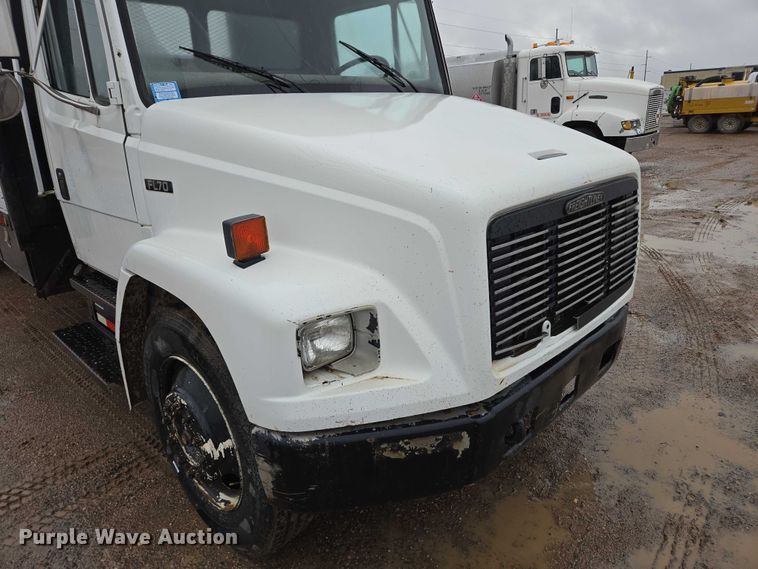 image for item DY1412 1992 Freightliner FL70 flatbed pickup truck