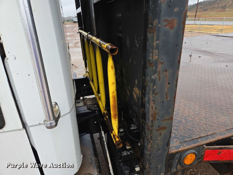 image for item DY1412 1992 Freightliner FL70 flatbed pickup truck