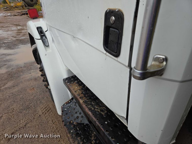 image for item DY1412 1992 Freightliner FL70 flatbed pickup truck