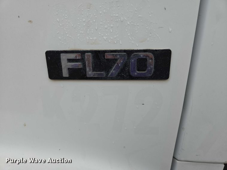 image for item DY1412 1992 Freightliner FL70 flatbed pickup truck