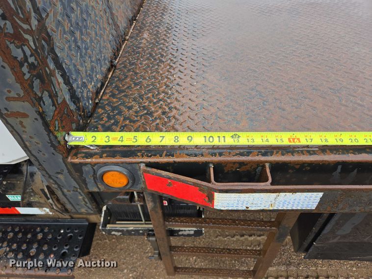 image for item DY1412 1992 Freightliner FL70 flatbed pickup truck