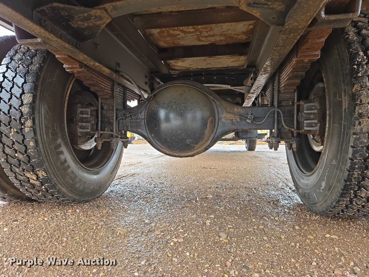 image for item DY1412 1992 Freightliner FL70 flatbed pickup truck