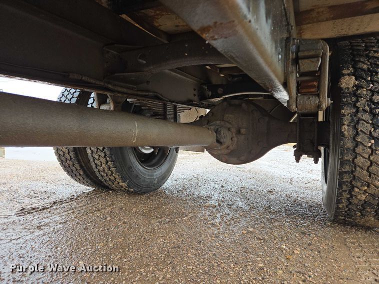 image for item DY1412 1992 Freightliner FL70 flatbed pickup truck