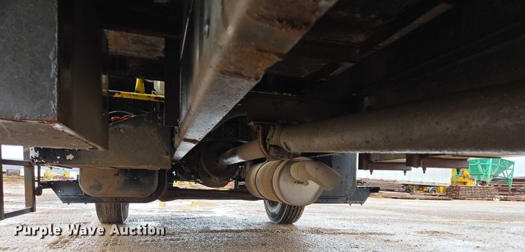 image for item DY1412 1992 Freightliner FL70 flatbed pickup truck