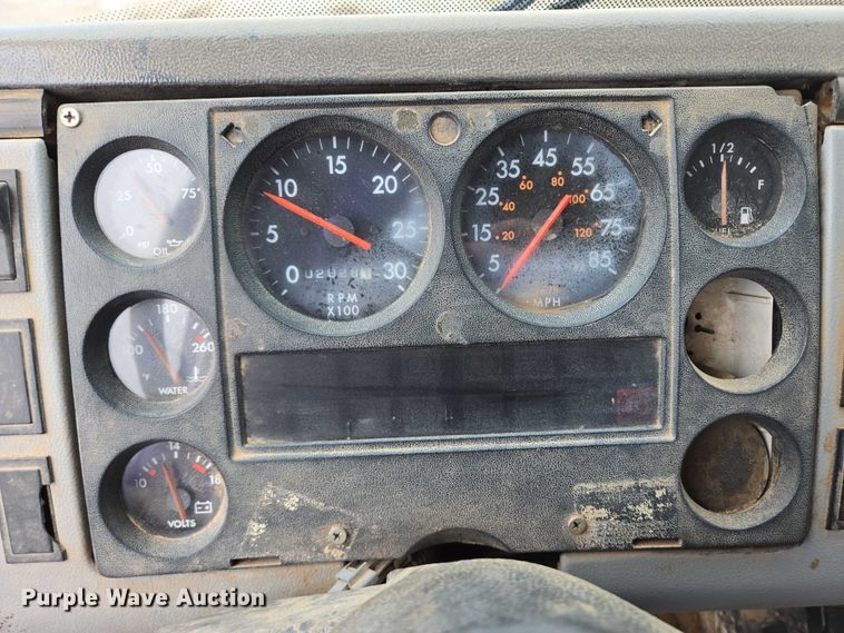 image for item DY1412 1992 Freightliner FL70 flatbed pickup truck