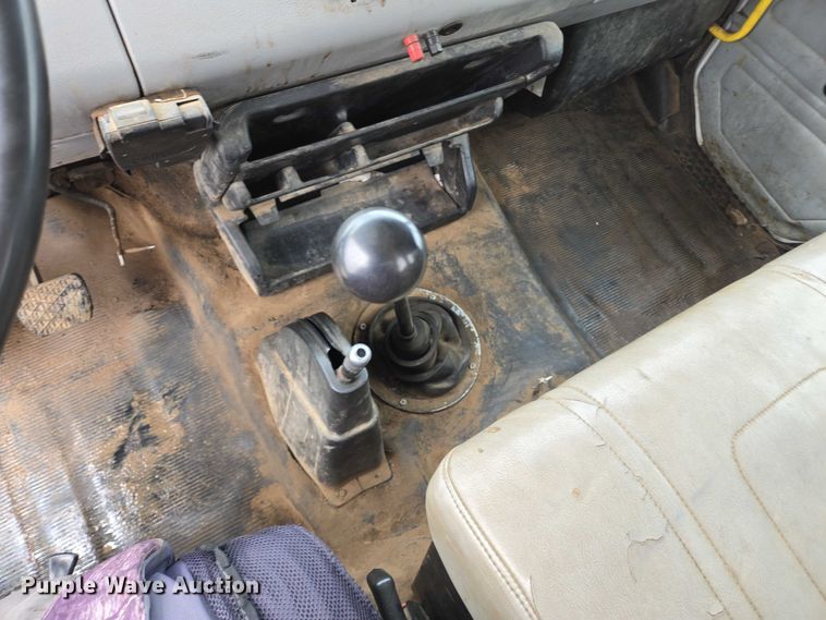 image for item DY1412 1992 Freightliner FL70 flatbed pickup truck