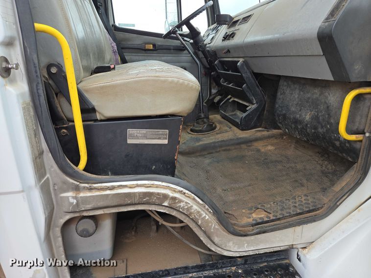 image for item DY1412 1992 Freightliner FL70 flatbed pickup truck