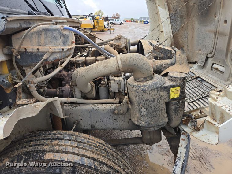 image for item DY1412 1992 Freightliner FL70 flatbed pickup truck