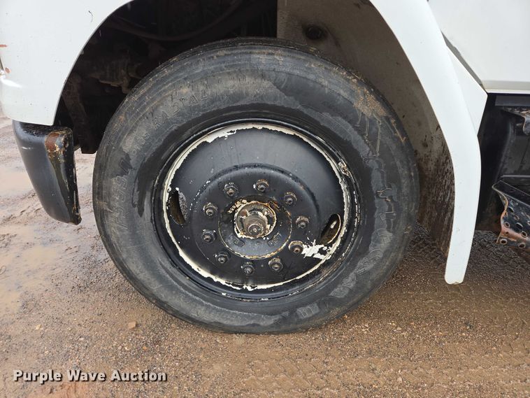 image for item DY1412 1992 Freightliner FL70 flatbed pickup truck