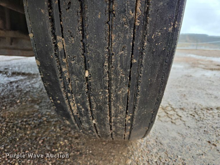 image for item DY1412 1992 Freightliner FL70 flatbed pickup truck