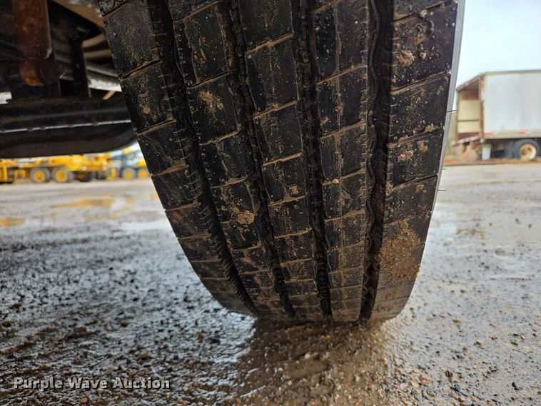 image for item DY1412 1992 Freightliner FL70 flatbed pickup truck