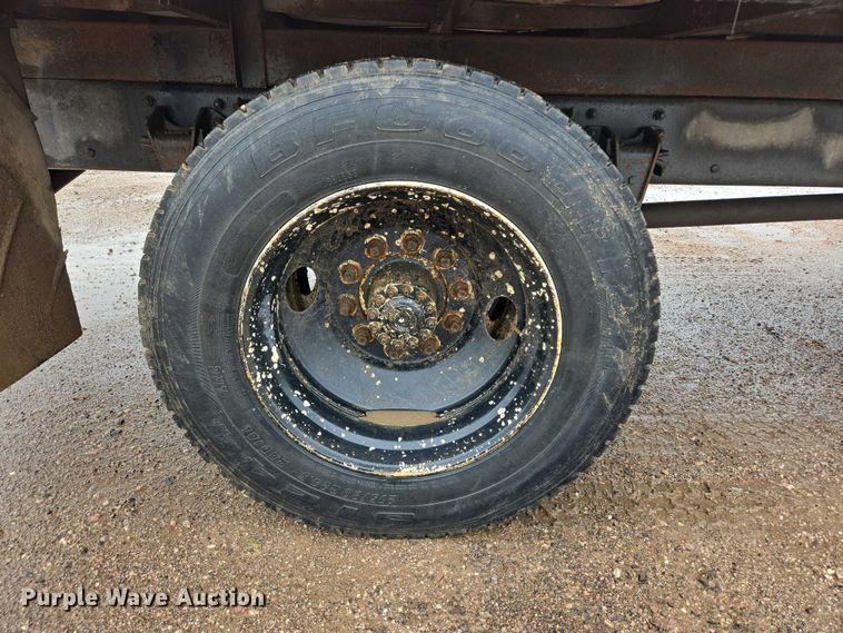 image for item DY1412 1992 Freightliner FL70 flatbed pickup truck