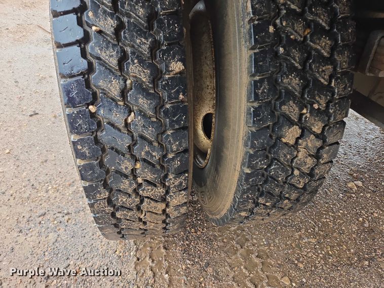 image for item DY1412 1992 Freightliner FL70 flatbed pickup truck