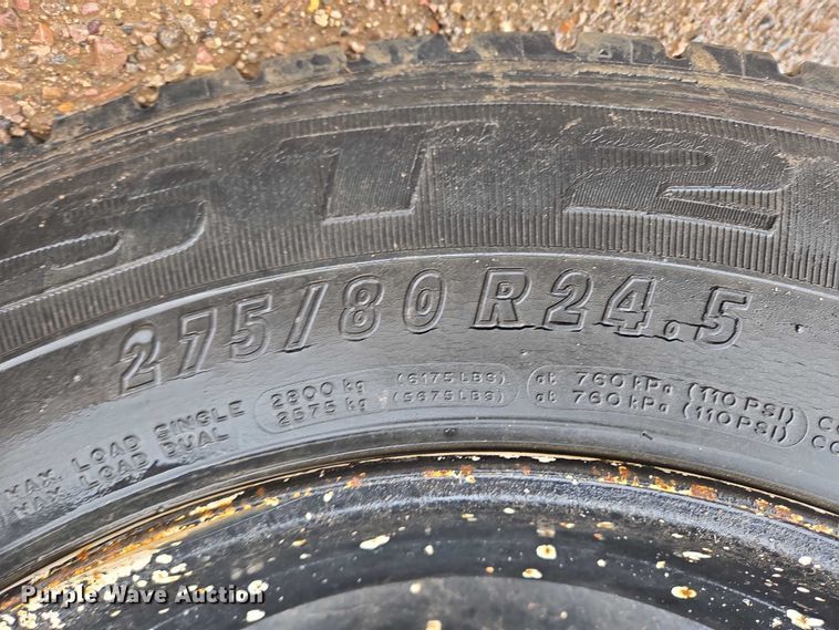 image for item DY1412 1992 Freightliner FL70 flatbed pickup truck