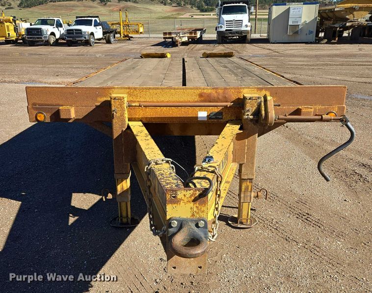 image for item DY1413 2000 Road King equipment trailer