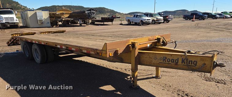 image for item DY1413 2000 Road King equipment trailer