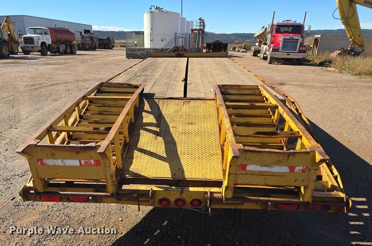 image for item DY1413 2000 Road King equipment trailer