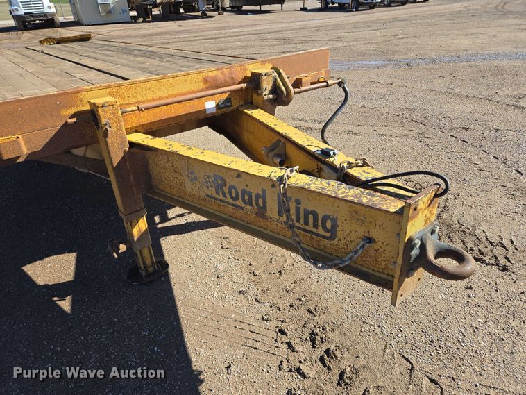 image for item DY1413 2000 Road King equipment trailer